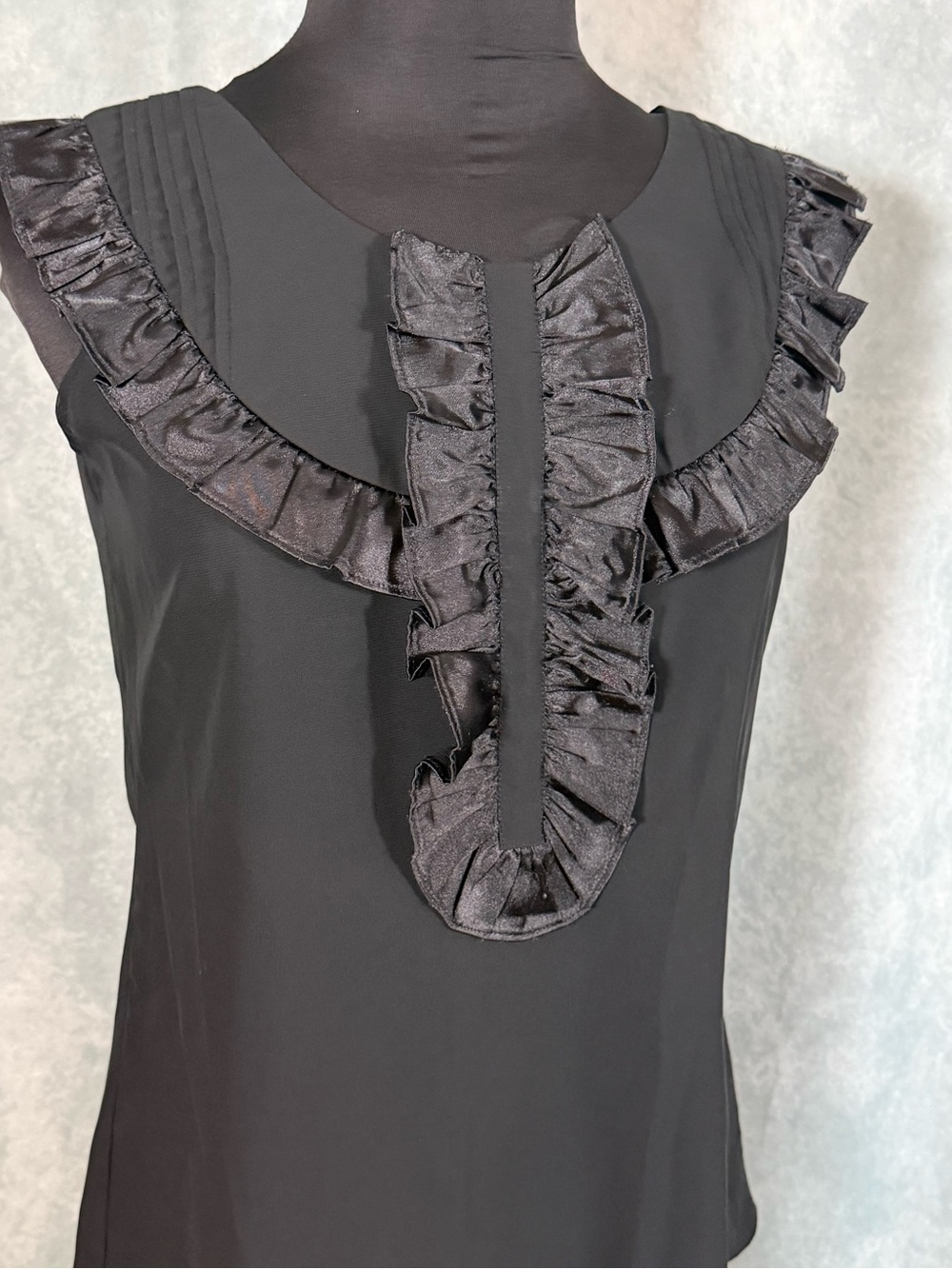 Romeo & Juliet Couture Black Ruffle Trim Sleeveless Blouse Large